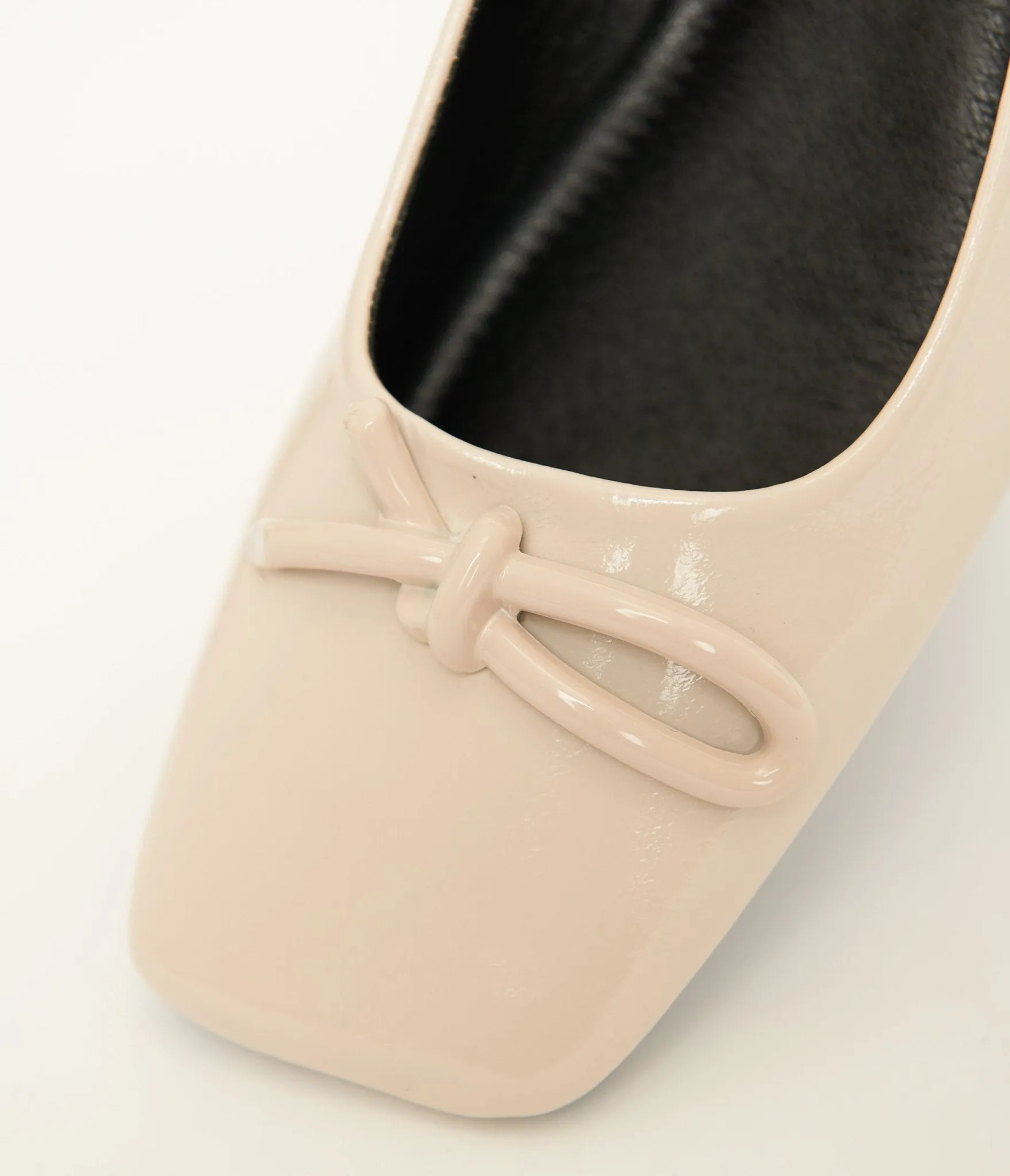 1960s Beige Bow Patent Leatherette Flats