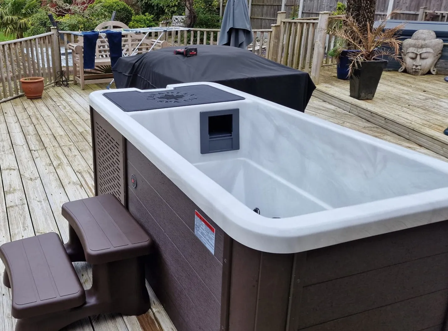 Chill Therapy Tub - Fill, plug in, and experience it Brown Finish