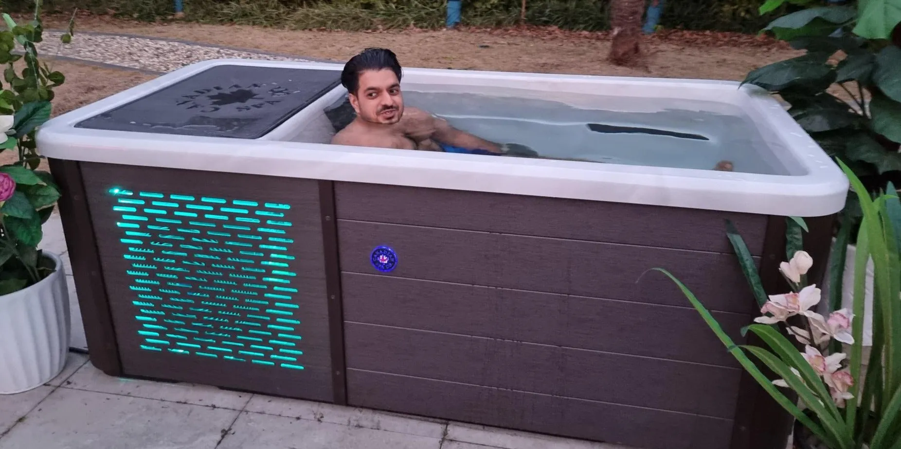 Chill Therapy Tub - Fill, plug in, and experience it Brown Finish