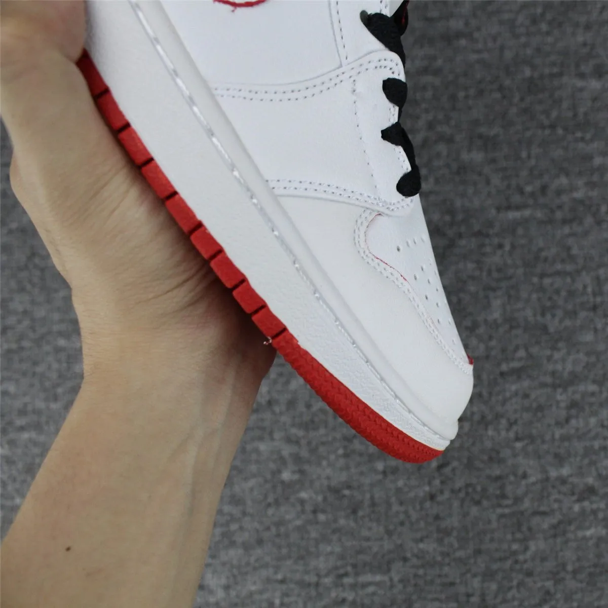 JORDAN 1 RETRO MID x WHITE GYM RED BLACK