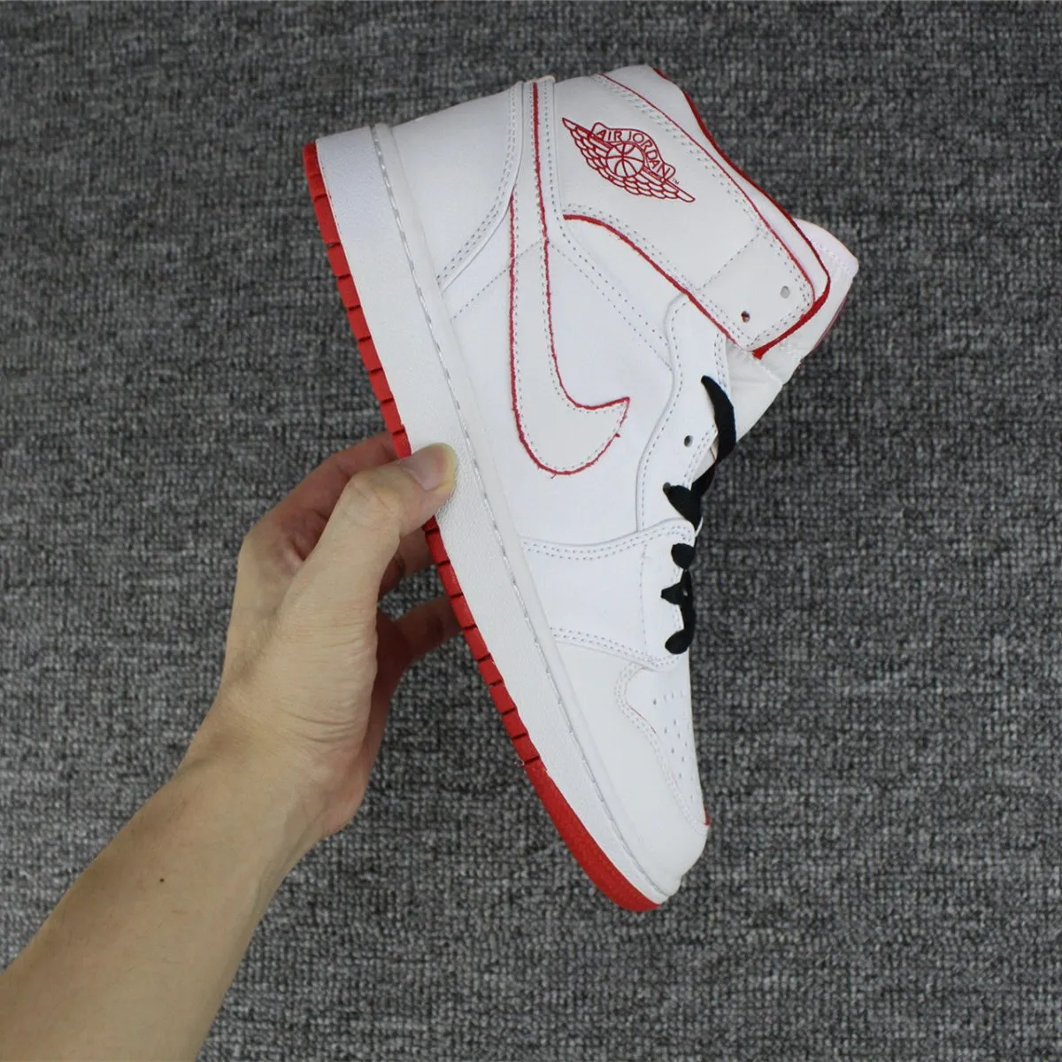 JORDAN 1 RETRO MID x WHITE GYM RED BLACK