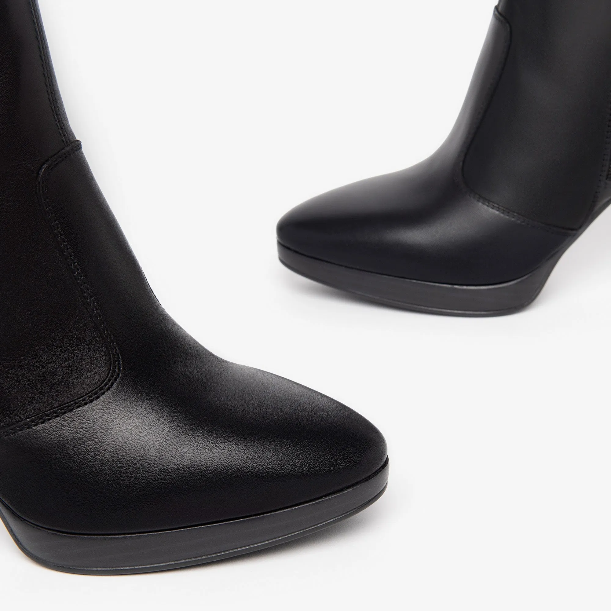 NEROGIARDINI KNEE-HIGH LEATHER BOOTS IN BLACK