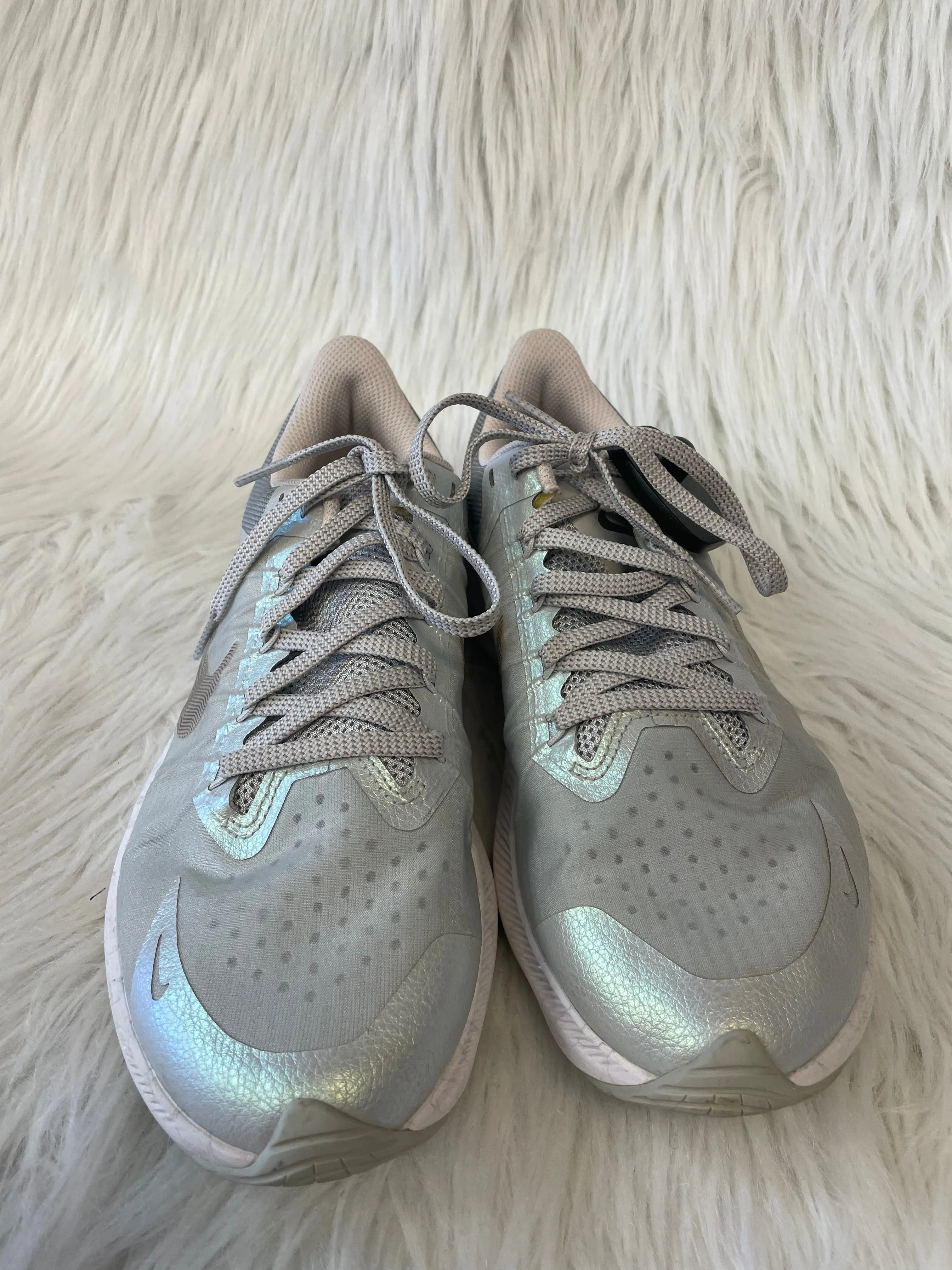 Shoes Athletic By Nike In Grey, Size: 7.5