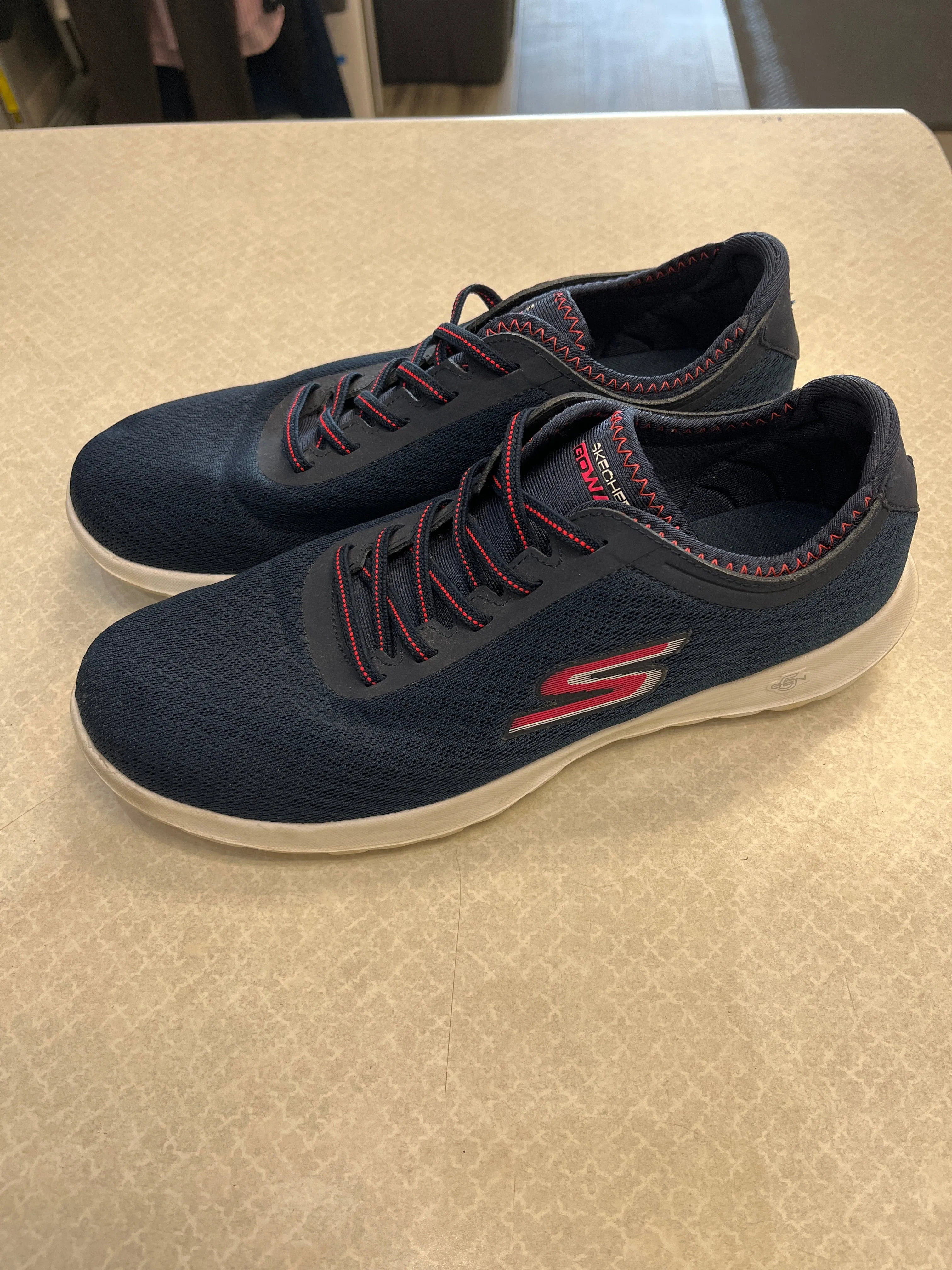 Shoes Athletic By Skechers  Size: 11