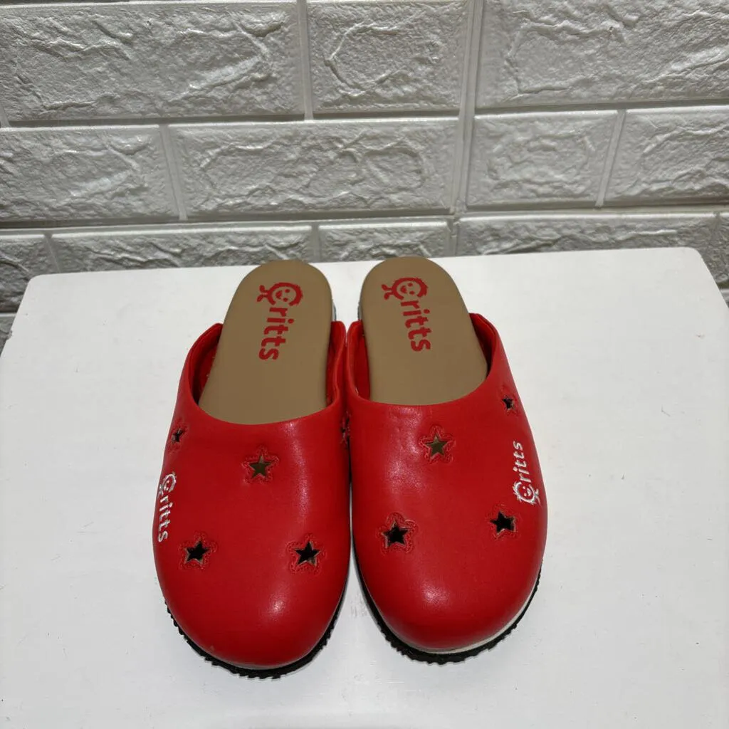 Star Cutout Slide Shoes